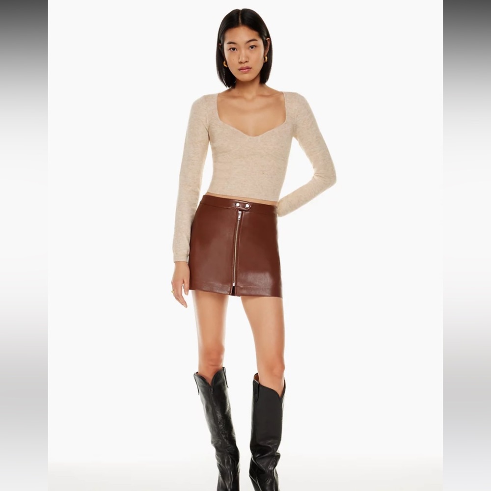 Aritzia Wilfred Sweetheart Crop Sweater in Black - Picture 2 of 4
